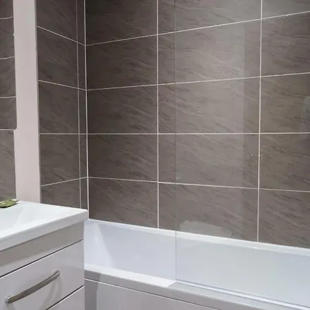 Lovely 1 Bed In - Sleeps 2 *
