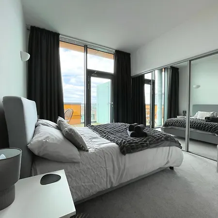 Luxury Living, 2-bed With Pool & Gym Appartamento