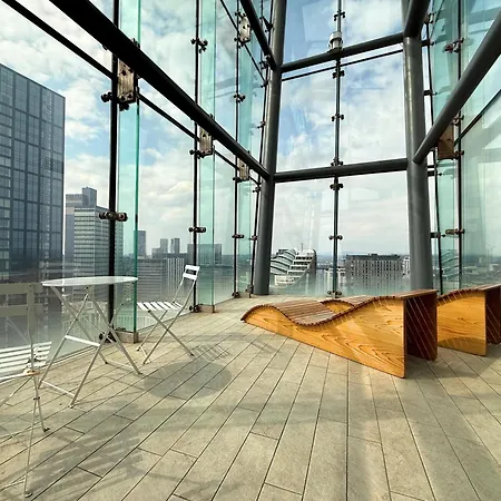 Luxury Living, 2-bed With Pool & Gym * Manchester