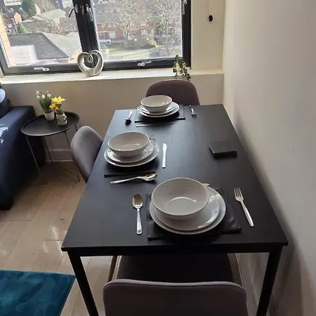 Modern 2Bedroom Apartment Fast Wifi Sleeps 5 Daire