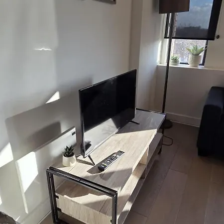 Apartment Modern 2bedroom Fast Wifi Sleeps 5