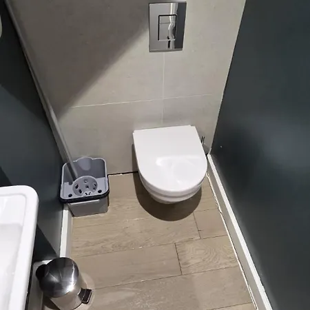Modern 2Bedroom Apartment Fast Wifi Sleeps 5