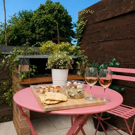 Stylish 3-bed In Prestwich With Free Parking Holiday home Manchester