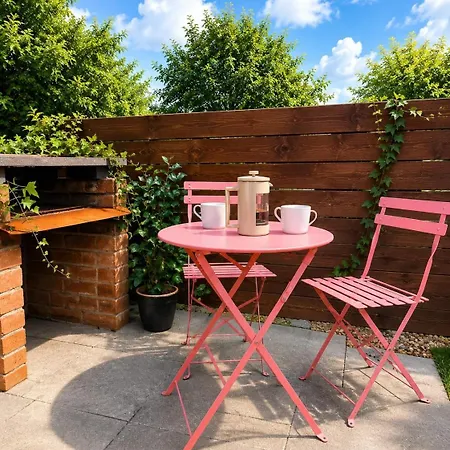Stylish 3-bed In Prestwich With Free Parking Holiday home Manchester