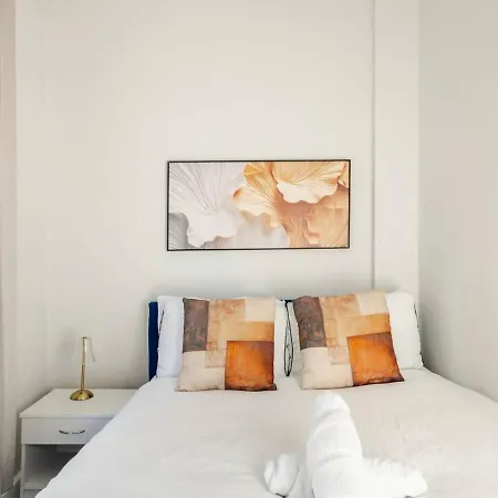 2br In Gorton, Free Parking & Wi-fi Manchester