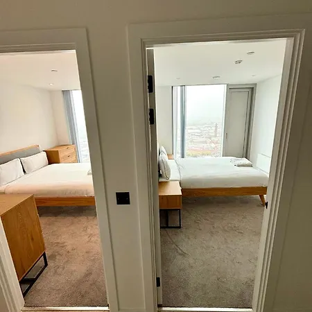 The Banks - Private Modern 2-bed Skyline *