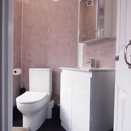 Spacious 4-bed House In Fallowfield - Sleeps 8 Tatil Evi *