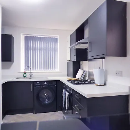 Tatil Evi Spacious 4-bed House In Fallowfield - Sleeps 8 *