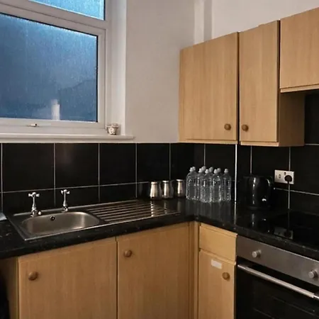 Sleeps 4 With Parking Manchester