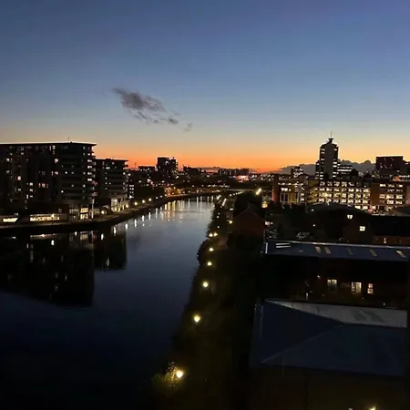 Spacious 2-bedroom With Views In Apartamento *