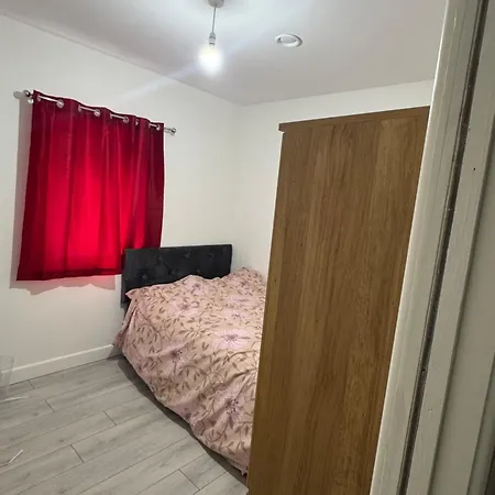 2 Bed Flat Close To Local Amenities In Cheetham Hill Апартаменты *