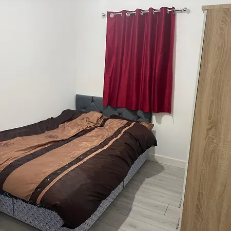 Апартаменты 2 Bed Flat Close To Local Amenities In Cheetham Hill Манчестер