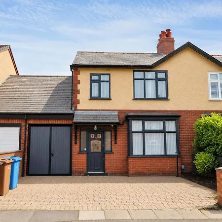 Keystone Cosy 4 Bed House Manchester