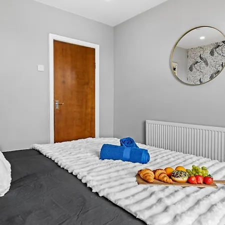 Modern & Stylish 2-bed Flats In Apartamento *