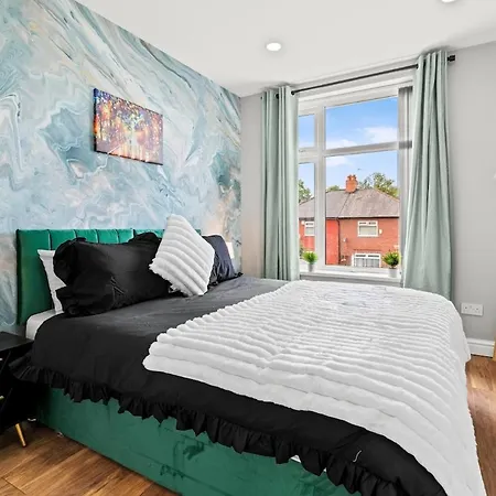 Modern & Stylish 2-bed Flats In