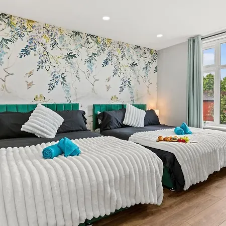 Modern & Stylish 2-bed Flats In *