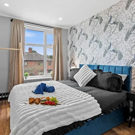 Modern & Stylish 2-bed Flats In Apartamento