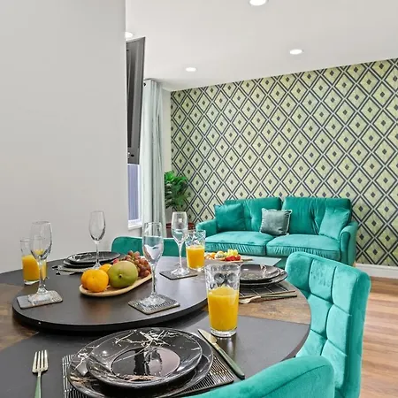 Modern & Stylish 2-bed Flats In *