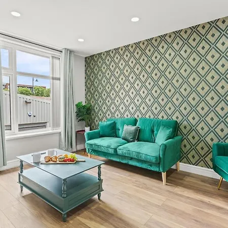 Modern & Stylish 2-bed Flats In
