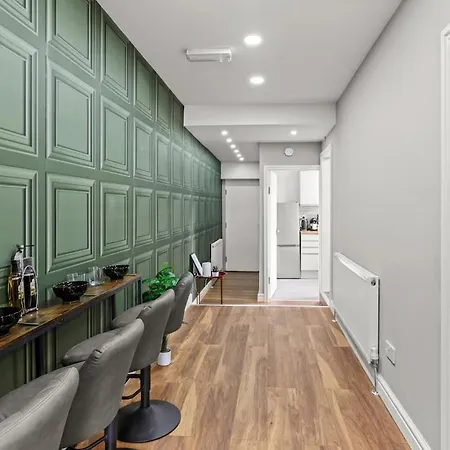 Modern & Stylish 2-bed Flats In Apartamento