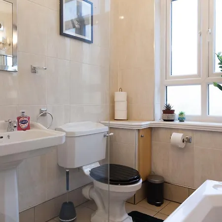 Villa Victorian Elegance At Kingscliffe, Sleeps 16 Manchester