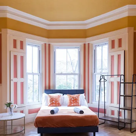 Villa Victorian Elegance At Kingscliffe, Sleeps 16