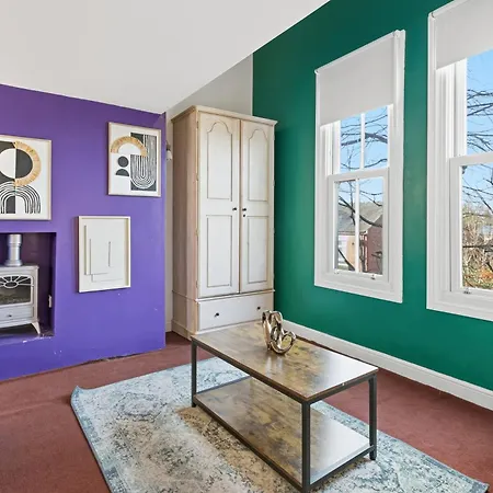 Victorian Elegance At Kingscliffe, Sleeps 16 Manchester
