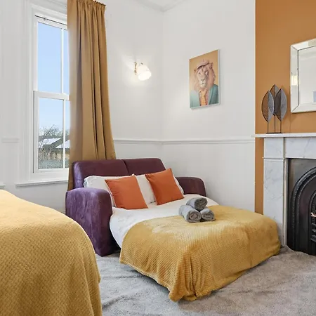 Victorian Elegance At Kingscliffe, Sleeps 16