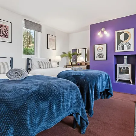 Villa Victorian Elegance At Kingscliffe, Sleeps 16 *