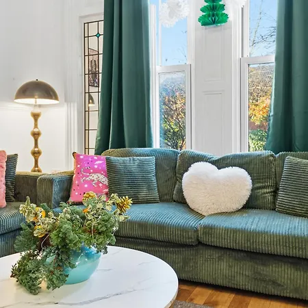 Victorian Elegance At Kingscliffe, Sleeps 16 Manchester