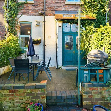 Villa Victorian Elegance At Kingscliffe, Sleeps 16 *