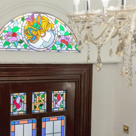 Victorian Elegance At Kingscliffe, Sleeps 16 Manchester