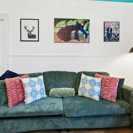 Villa Victorian Elegance At Kingscliffe, Sleeps 16 Manchester