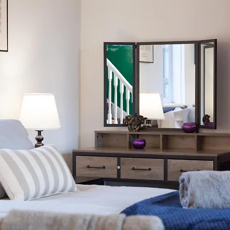 Villa Victorian Elegance At Kingscliffe, Sleeps 16 *