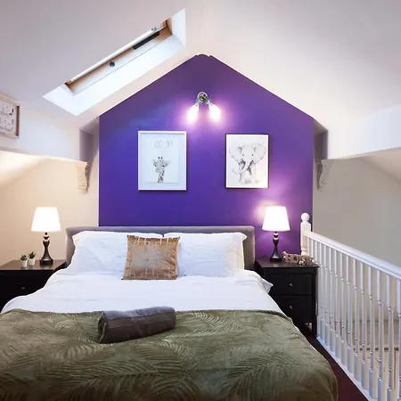 Villa Victorian Elegance At Kingscliffe, Sleeps 16 Manchester