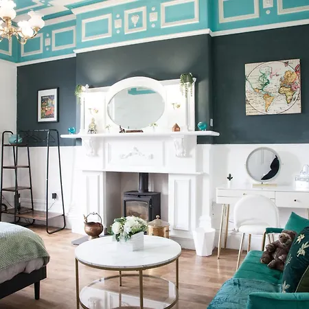 Victorian Elegance At Kingscliffe, Sleeps 16