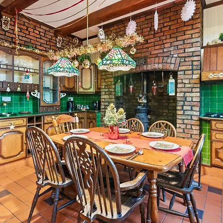 Victorian Elegance At Kingscliffe, Sleeps 16