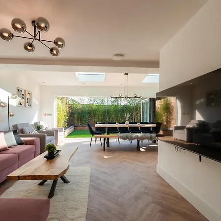 Luxury 8 Bed *