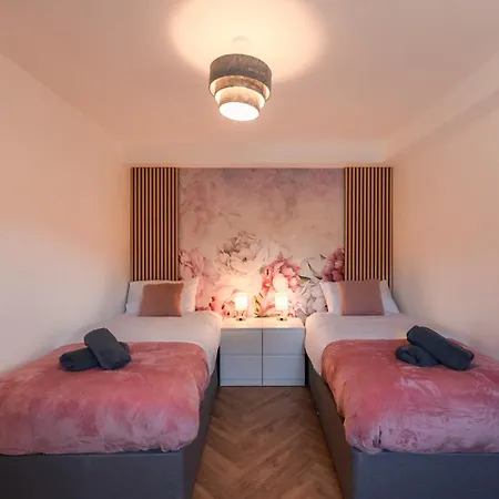 Luxury 8 Bed Манчестер