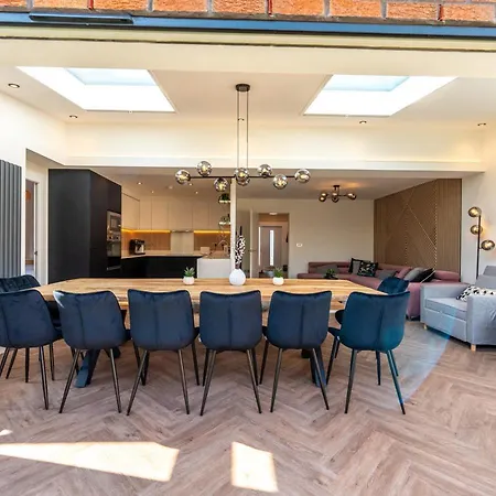 Luxury 8 Bed Манчестер