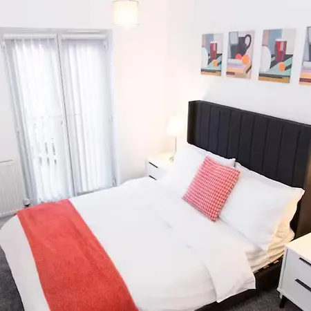 Bright & Luxurious With Garden Appartamento Manchester