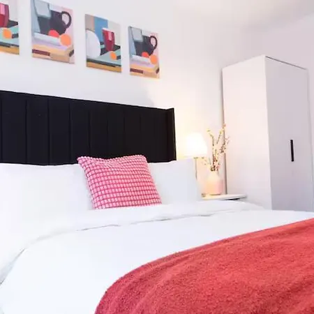 Bright & Luxurious With Garden Appartamento Manchester