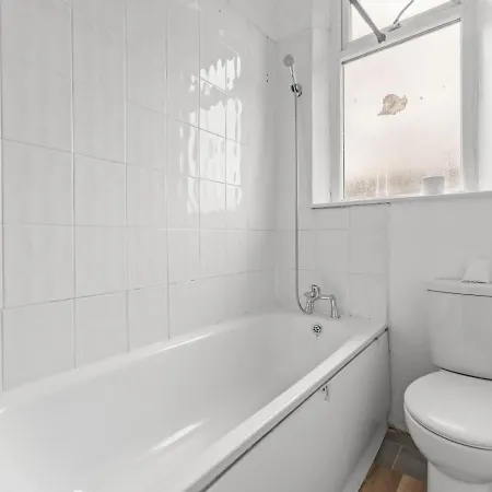 Апартаменты Spacious 4br 4bath With Free Parking In *