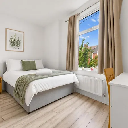 Spacious 4br 4bath With Free Parking In *