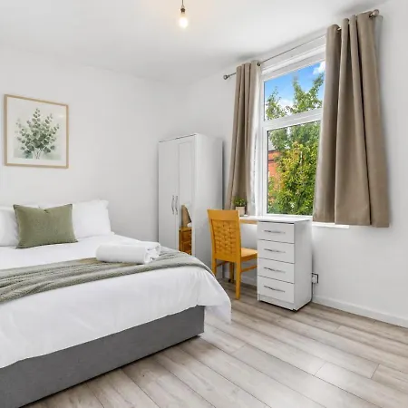 Spacious 4br 4bath With Free Parking In Апартаменты