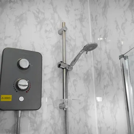 Апартаменты Spacious 4br 4bath With Free Parking In *