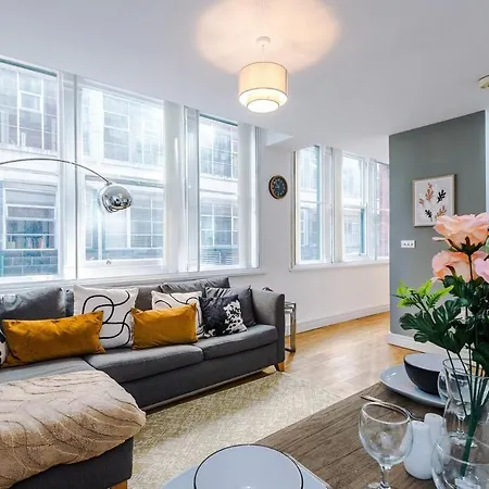 Cosy 2br In Center - With Wifi, Kitchen & Parking مانشستر