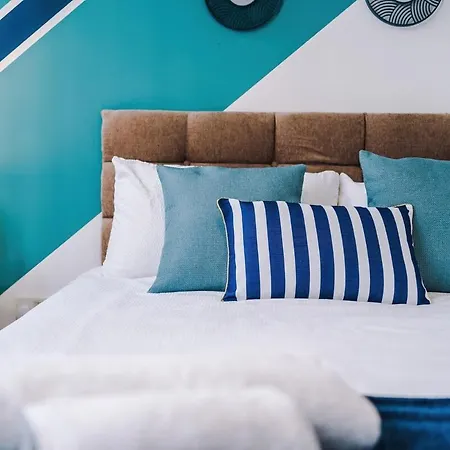 Cosy 2br In Center - With Wifi, Kitchen & Parking شقة مانشستر