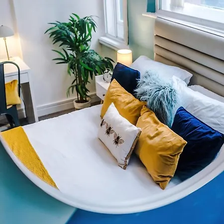 Cosy 2br In Center - With Wifi, Kitchen & Parking شقة