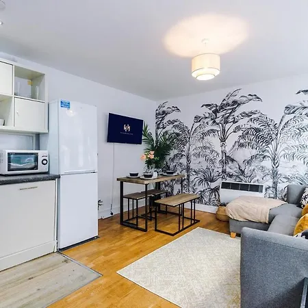 Cosy 2br In Center - With Wifi, Kitchen & Parking